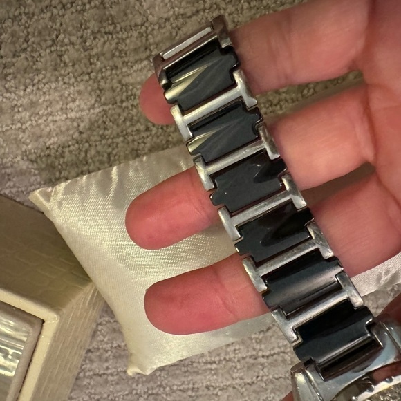 Akribos XXIV women’s embellished watch - Picture 3 of 5